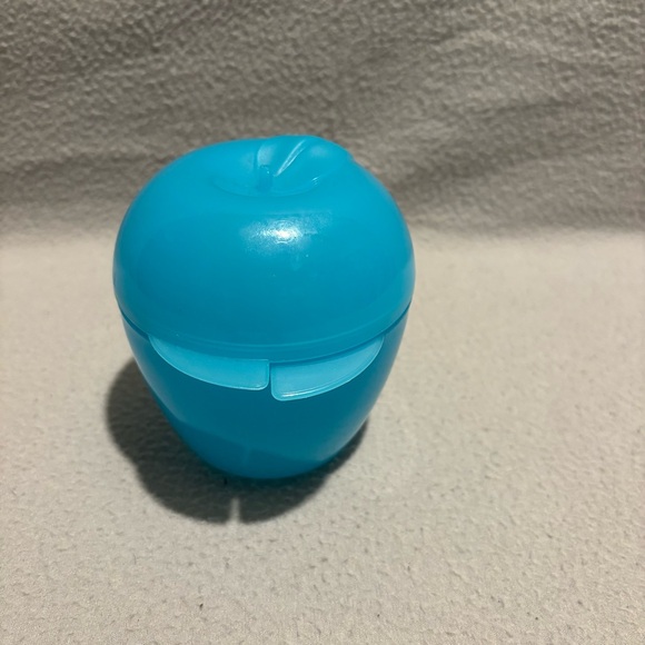 Tupperware apple keeper blue color - Picture 1 of 5